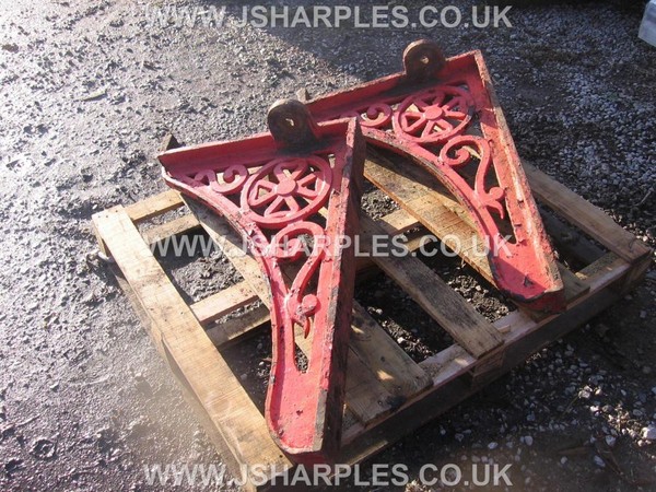 1 Pair Old Cast Iron Support Brackets