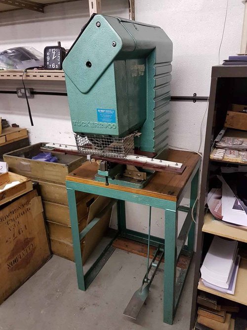 Tucker 2000 eyleting machine Tucker 2000 eyleting machine