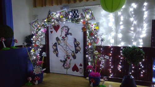 Alice in Wonderland themed arch Alice in Wonderland themed arch