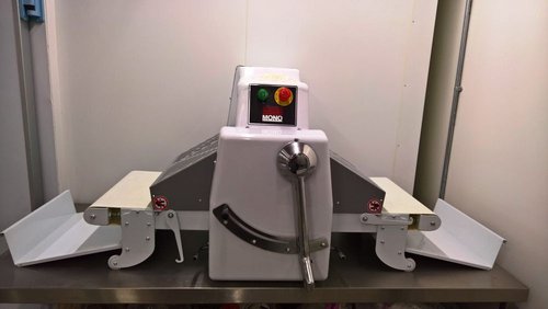 https://for-sale.used-secondhand.co.uk/media/used/secondhand/images/37272/mono-table-top-pastry-sheeter-1yr-old-norwich/500/table-top-pastry-sheeter-237.jpg