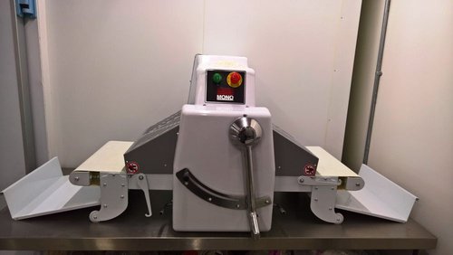 MONO pastry sheeter with cutting station - Mono equipment