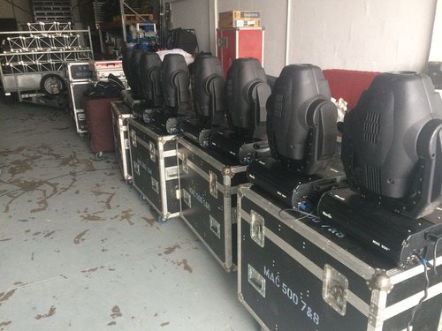 1 x Martin Mac 500. Supplied With 2 x Omega Clamps And Safety Bond + Brand New Lamp 1 x Martin Mac 500. Supplied With 2 x Omega Clamps And Safety Bond + Brand New Lamp