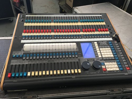 Avolites Pearl 2000 with Boris 3 USB 2008 upgrade board + Flightcase Avolites Pearl 2000 with Boris 3 USB 2008 upgrade board + Flightcase