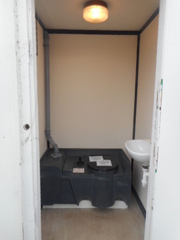 Toilet portable building