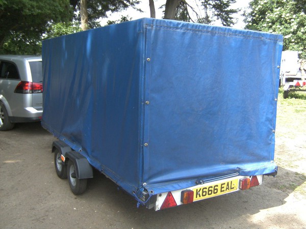 Twin axle covered 750kg trailer
