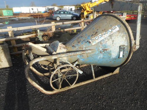 Conquip concrete skip shute Conquip concrete skip shute