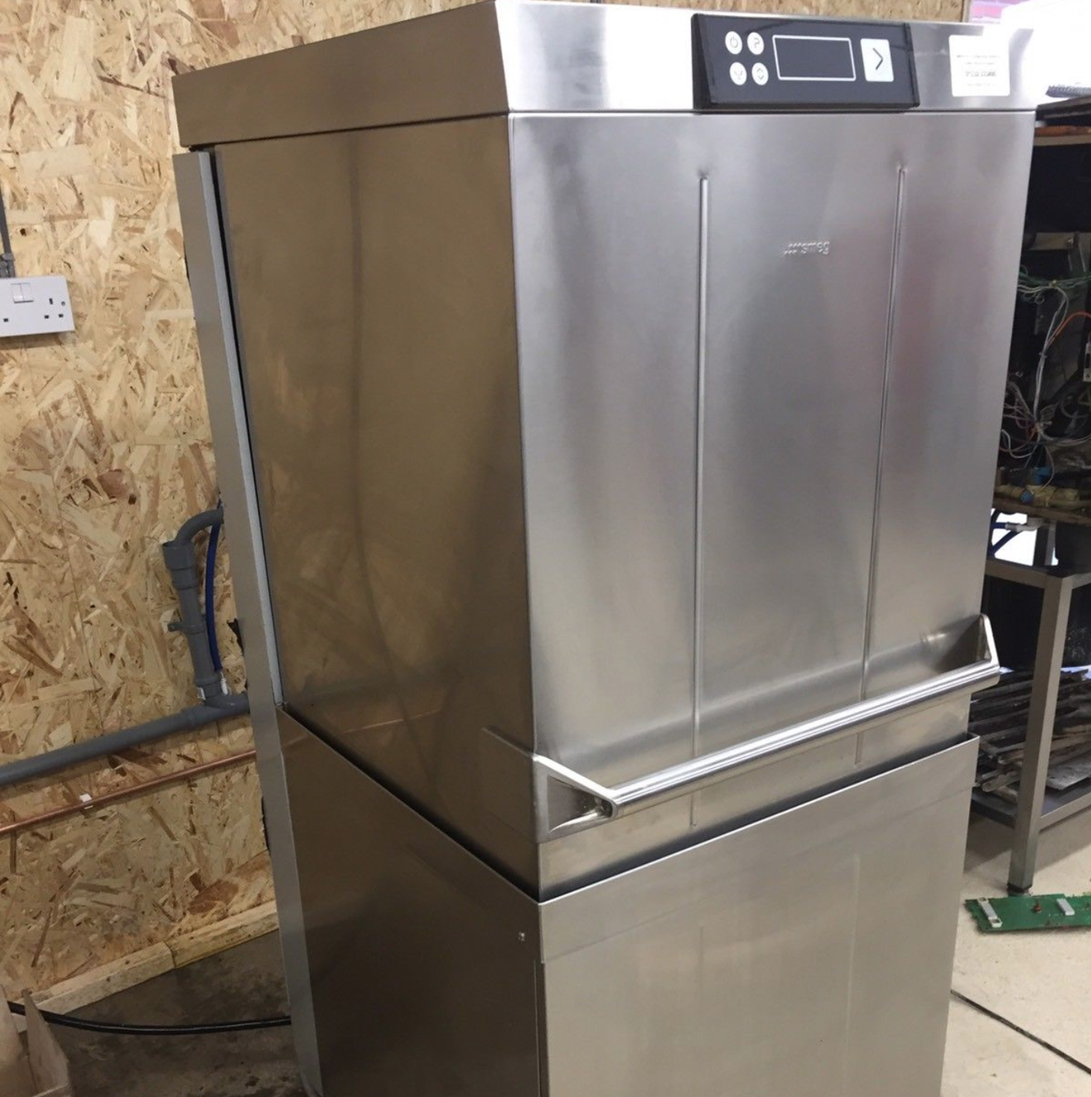 Secondhand Catering Equipment Pass Through Dishwasher Smeg Cwc520d