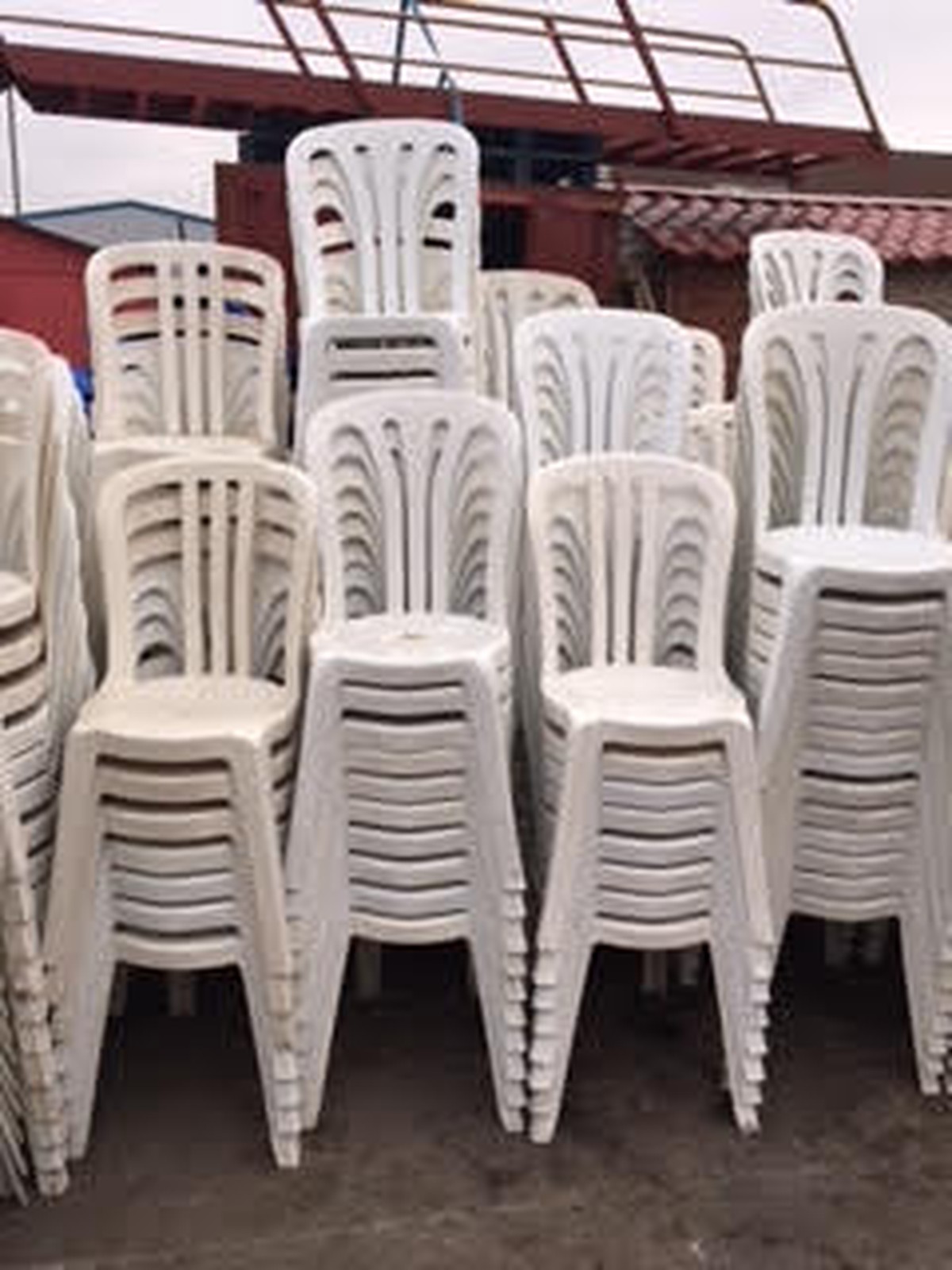 Secondhand Chairs and Tables Plastic Bistro Chairs 472x Plastic