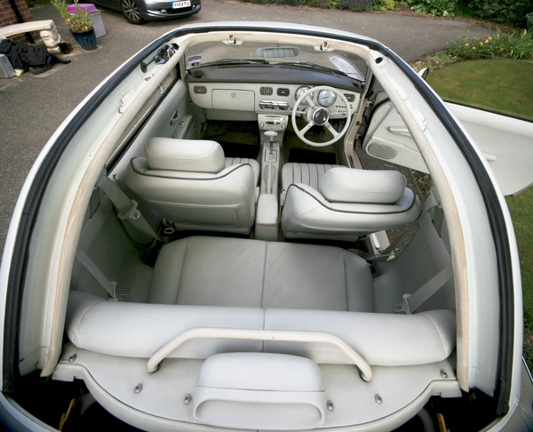 Nissan Figaro 1950/60 interior