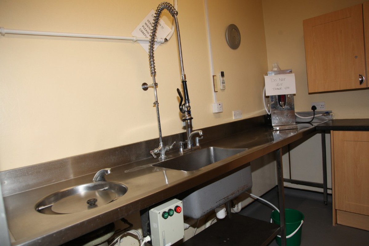 Secondhand Catering Equipment Single Sinks Large Single Sink With   Long Single Sink With Wast Disposal 518.JPG