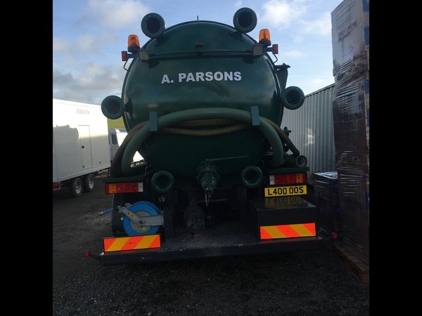 Vacuum tanker / pump truck Vacuum tanker / pump truck