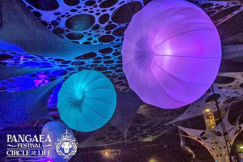Large inflatable balls / spheres Large inflatable balls / spheres