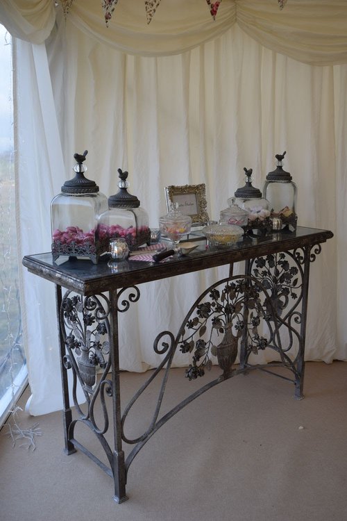 Vintage wedding sweetie table