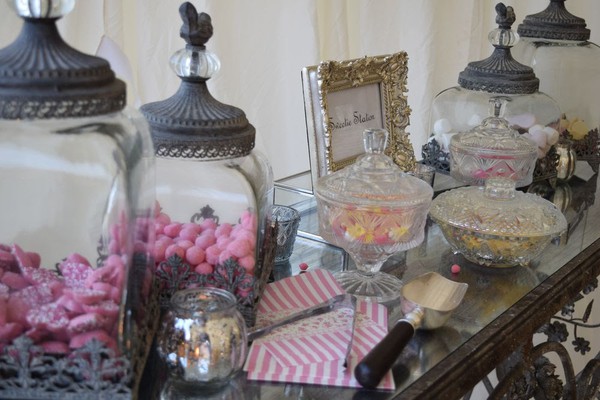 Sweet table for vintage weddings
