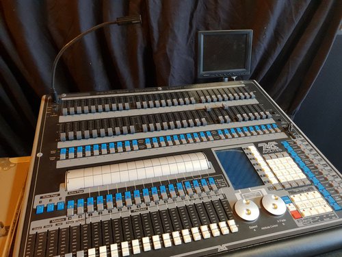 Avolites Peal 2000 moving light desk Avolites Peal 2000 moving light desk