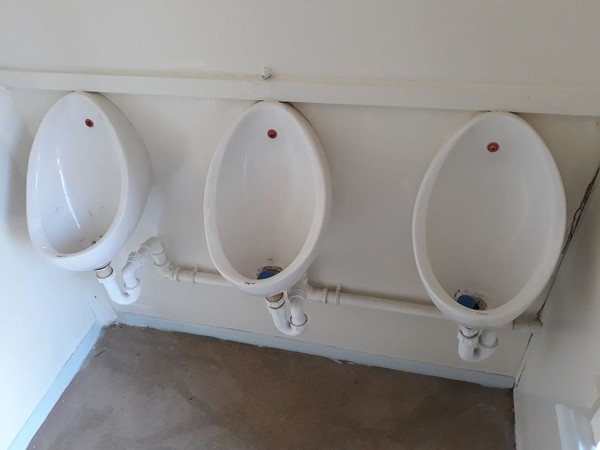 3 Urinals.