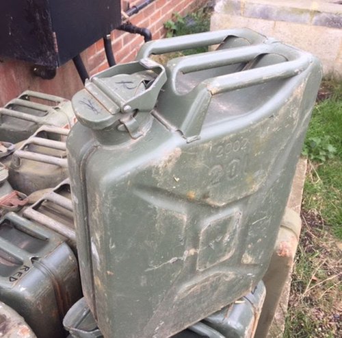 Job Lot 60x Fuel Tins / Jerry Cans Job Lot 60x Fuel Tins / Jerry Cans