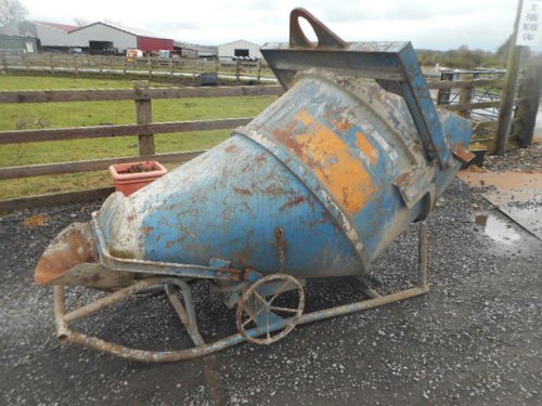 Concrete crane skip 1000kg capacity Concrete crane skip 1000kg capacity