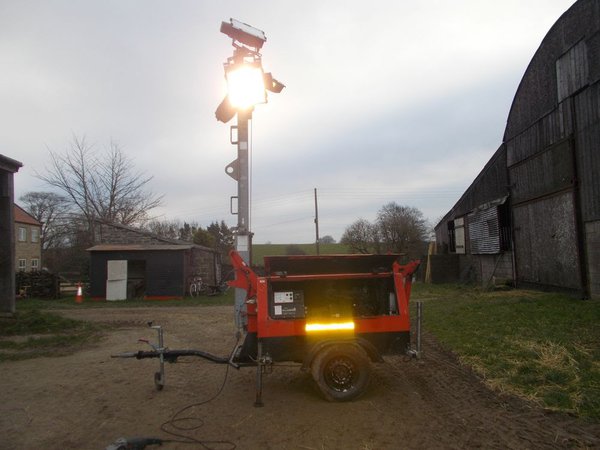 Road tow lighting towers