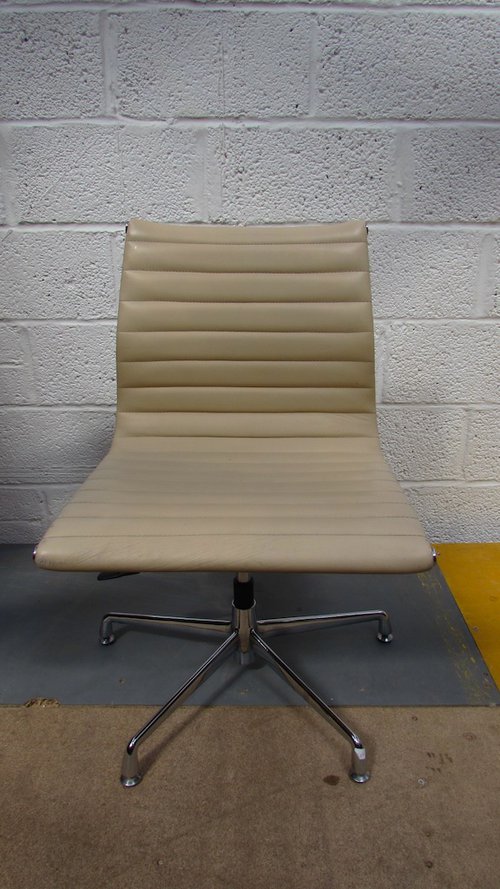 10x Leather Swivel Chairs (CODE CH723)