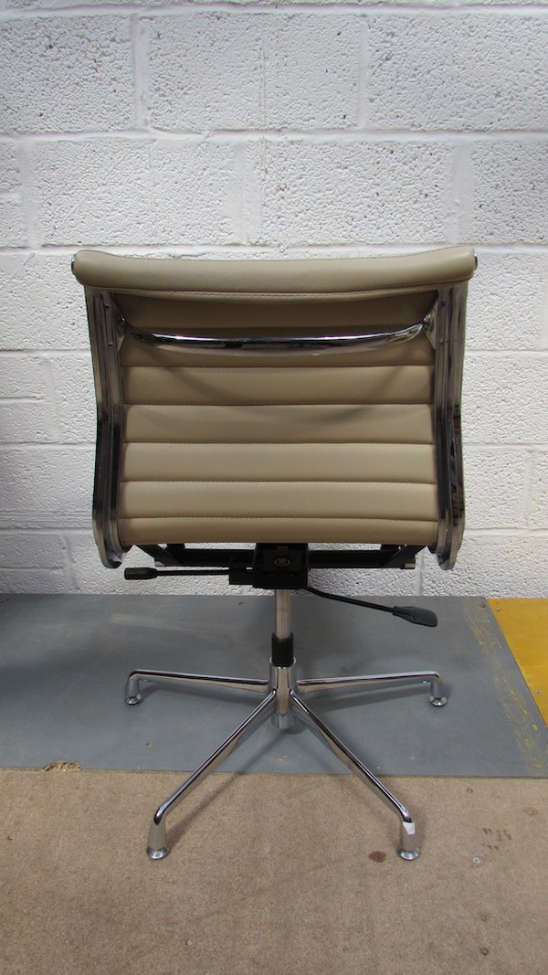 Cream Leather Swivel Chairs (CODE CH723)