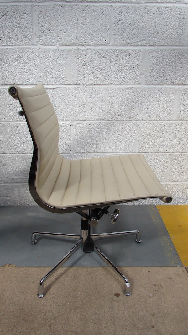 Leather Swivel Chairs (CODE CH723)
