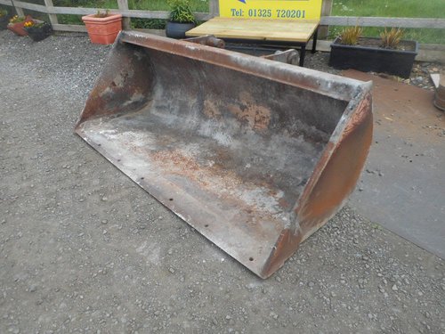 Manitou  general purpose bucket Manitou  general purpose bucket