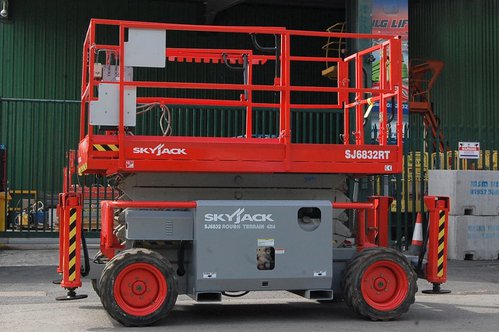 4x4 Skyjack scissor lift 4x4 Skyjack scissor lift
