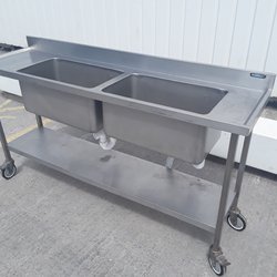 Double sink on wheels