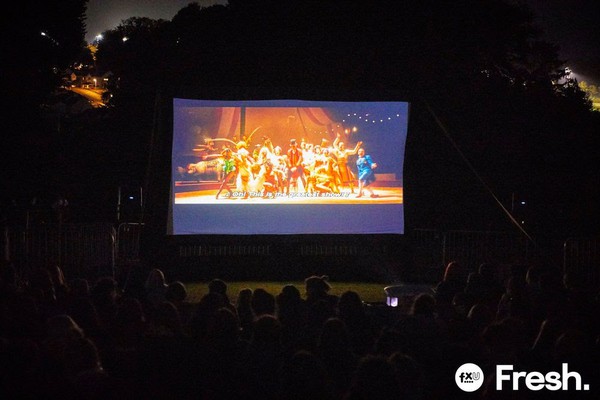 Inflatable cinema screen Inflatable cinema screen