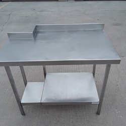 Stainless steel table with rebate