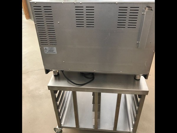 Secondhand Blue Seal Turbofan Convection Oven E31D4 with Stainless Steel Stand