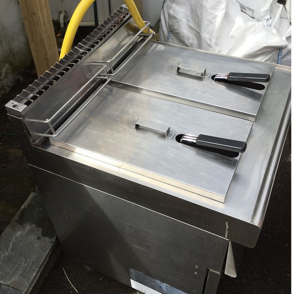 Secondhand Catering Equipment | Gas Fryers | Lincat J10 Twin Tank Gas ...