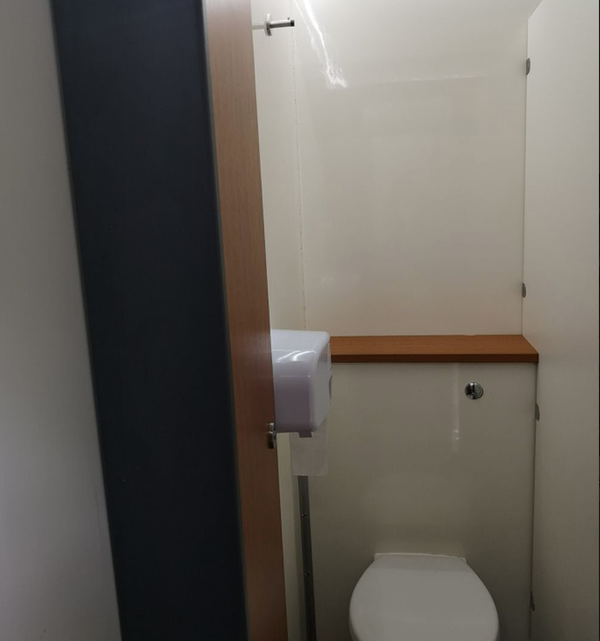 Secondhand 4 + 2 toilet trailer