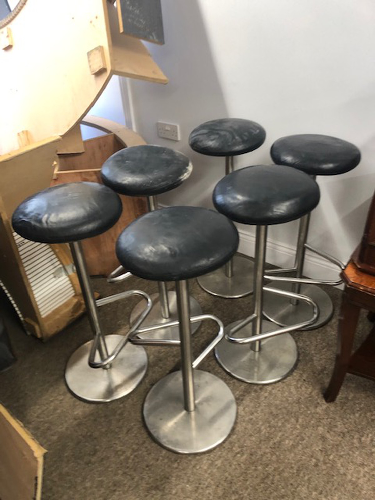 Secondhand Chairs and Tables Pub and Bar Furniture 6x Leather