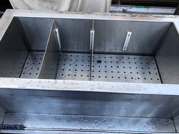 Stainless Steel Back Bar Ice Well With Speed Rail In Good Condition - Newhaven, Sussex