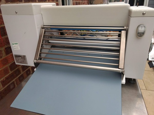 Pastry sheeter