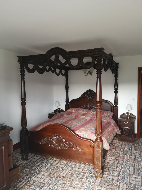 Four poster hotel beds for sale