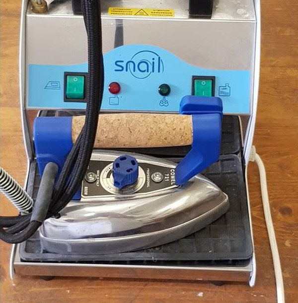Snail Steam Iron With Boiler