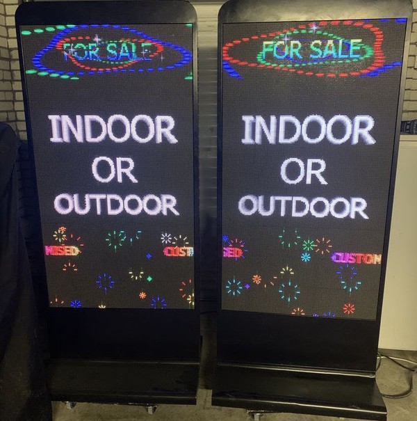 Indoor or Outdoor use digital LED advertising machines