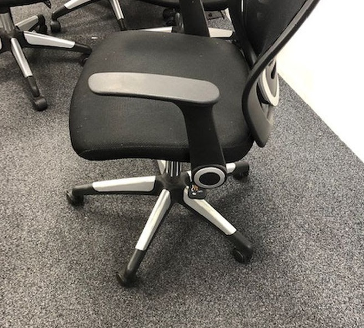25x office mesh back chairs  west drayton middlesex