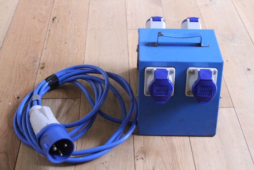 Metal Distribution Box 32a 240v in 4 x 16amp Out - Metal Distribution Box 32a 240v in 4 x 16amp Out -
