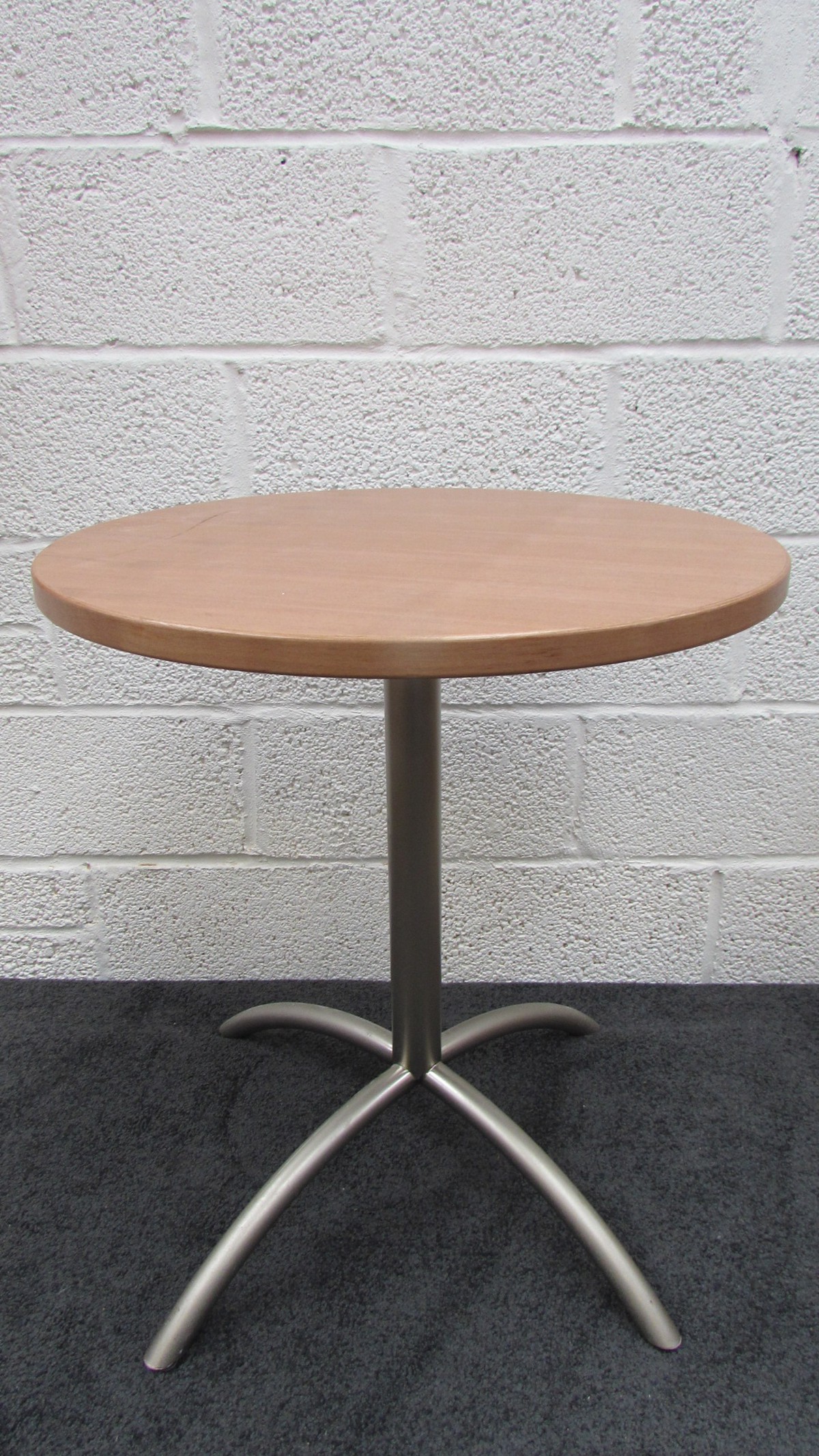Secondhand Chairs and Tables Restaurant or Cafe Tables 10x Round