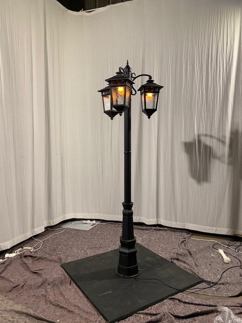6x Lamp Posts complete with Wooden Base Plate & LED Flicker Bulbs 6x Lamp Posts complete with Wooden Base Plate & LED Flicker Bulbs