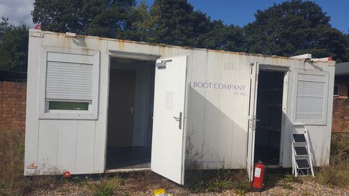 Container / Portakabin With Living Accommodation With Storage Container / Portakabin With Living Accommodation With Storage