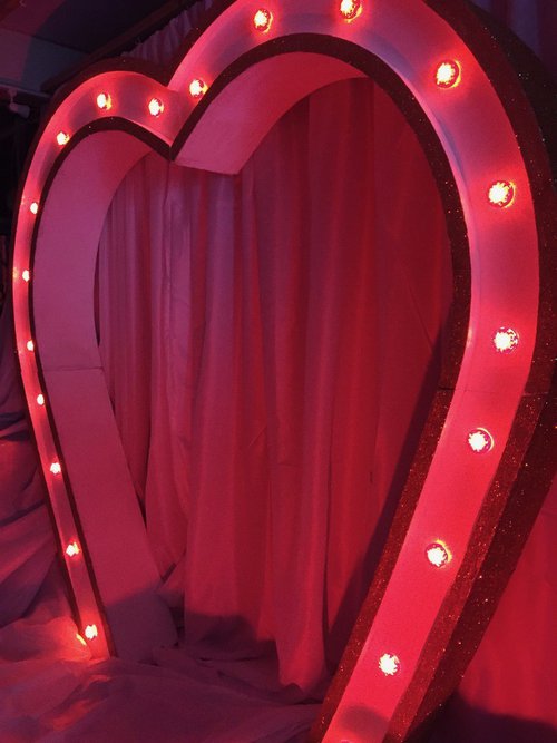 1 large bespoke poly heart with lights. 1 large bespoke poly heart with lights.