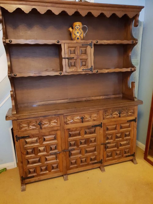Traditional Spanish Wooden Pine Dresser Traditional Spanish Wooden Pine Dresser