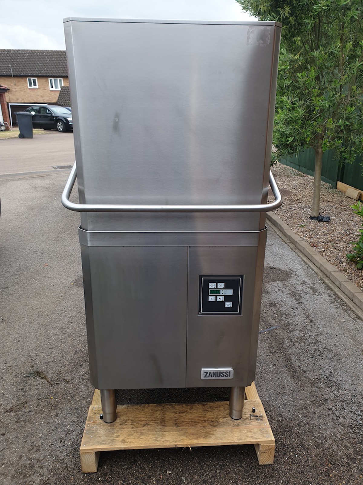 Secondhand Catering Equipment Pass Through Dishwasher Zanussi LS10