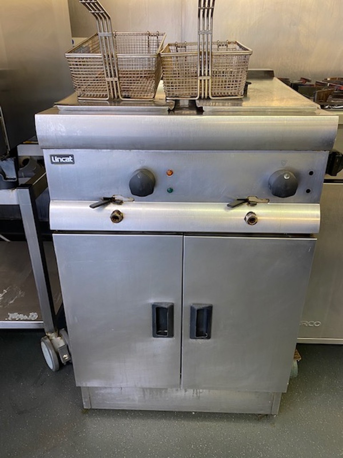 Secondhand Catering Equipment Electric Fryers Lincat Twin Tank