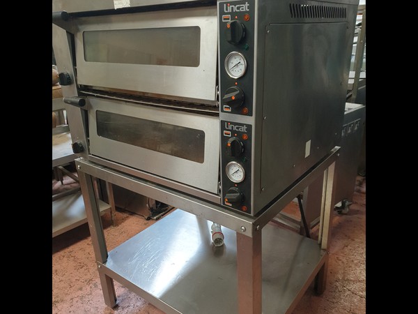 Lincat PO430-2 Twin Deck 3 Phase Electric Pizza Oven